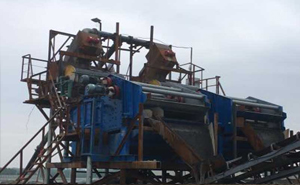 高服脫水篩解決霍邱某循環(huán)經(jīng)濟(jì)科技公司閉庫(kù)的鐵尾礦砂綜合再利用,每日獲利10萬(wàn)元